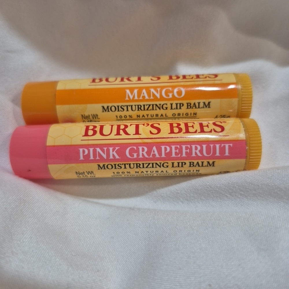 2 Burts Bees Moisturizing Lip Balm 1* MANGO & 1* Pink Grapefruit Sealed